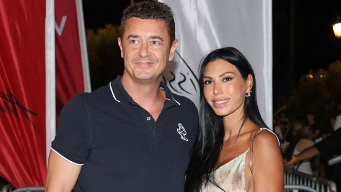 Ιωάννα Μπούκη για Αντώνη Σρόιτερ: «Του κάνω συνέχεια σχόλια για το στυλ του στο δελτίο»