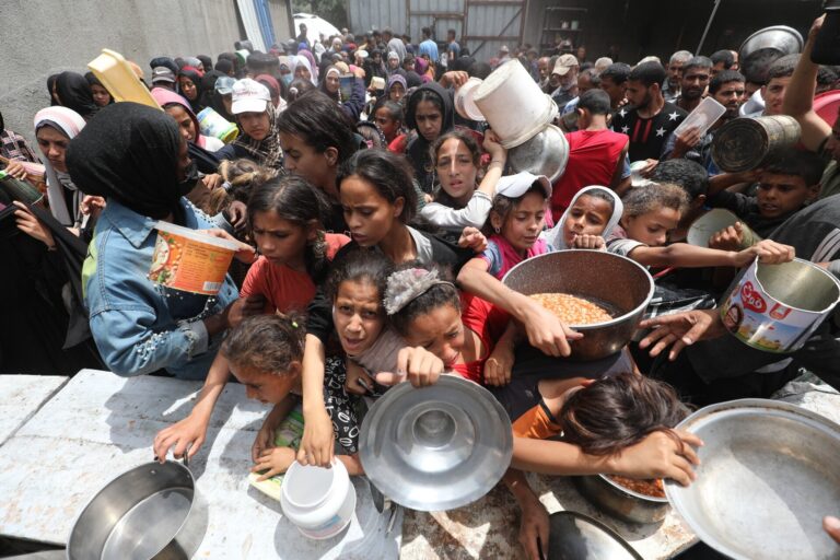 Έκκληση δέκα χωρών προς το Ισραήλ για ανεμπόδιστη είσοδο ανθρωπιστικής βοήθειας στη Γάζα