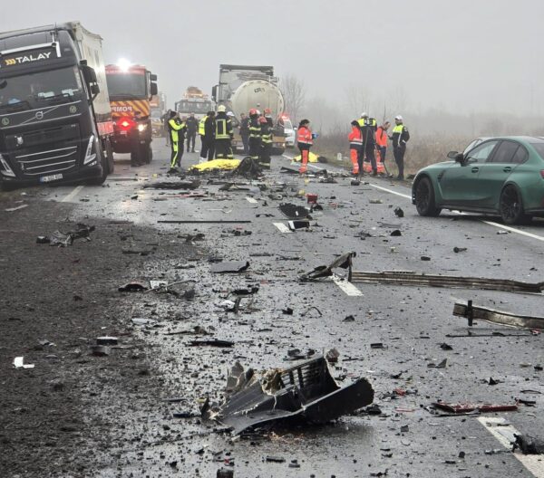 Διάσπαση προσοχής και ανθρώπινο λάθος δείχνουν οι προσομοιώσεις για το τροχαίο: Τι λένε οι ειδικοί στο ΕΡΤnews για το βαν που μετέφερε τους οπαδούς του ΠΑΟΚ