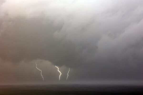 Νέα ραγδαία επιδείνωση του καιρού με επικίνδυνα φαινόμενα σε όλη τη χώρα – Ποια θα είναι η κρίσιμη ημέρα