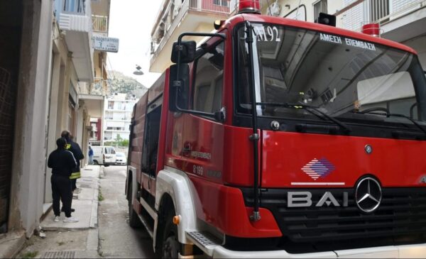 Ημαθία: Υπό έλεγχο φωτιά σε πολυκατοικία στην Αλεξάνδρεια – Ζημιές σε 4 διαμερίσματα