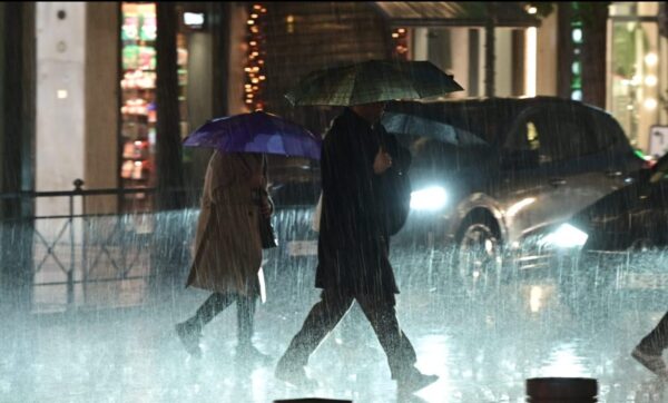 Καιρός: Ήχησε το 112 σε Δυτική Ελλάδα και Θεσσαλία – Ενημέρωση για περιορισμό μετακινήσεων τις επόμενες ώρες