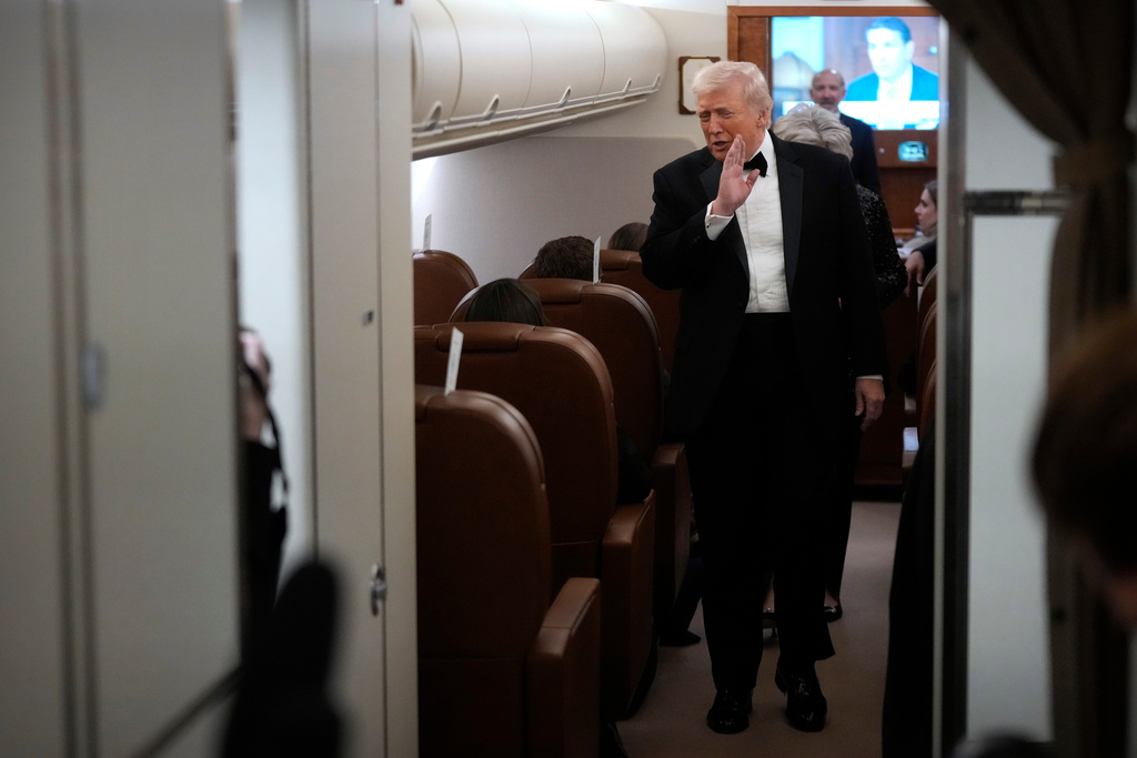 Ντ. Τραμπ: Οι ΗΠΑ θα ανταποκριθούν με «πολύ ουσιαστικό» τρόπο αν ο Καναδάς θέσει σε ισχύ εμπορική συμφωνία με την Κίνα