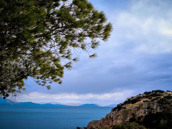 Καιρός: Εξασθενεί το βαρομετρικό χαμηλό – Περιορίζονται οι βροχές – Πρόγνωση από την Α. Τυράσκη