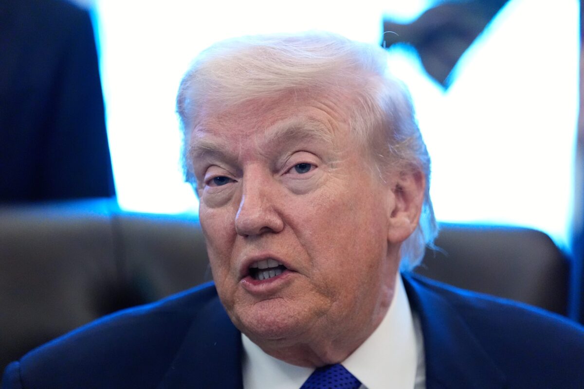 Τραμπ: Οι συνομιλίες με το Ιράν συνεχίζονται – Νομίζω ότι τα πάμε πολύ καλά με την Ουκρανία και τη Ρωσία