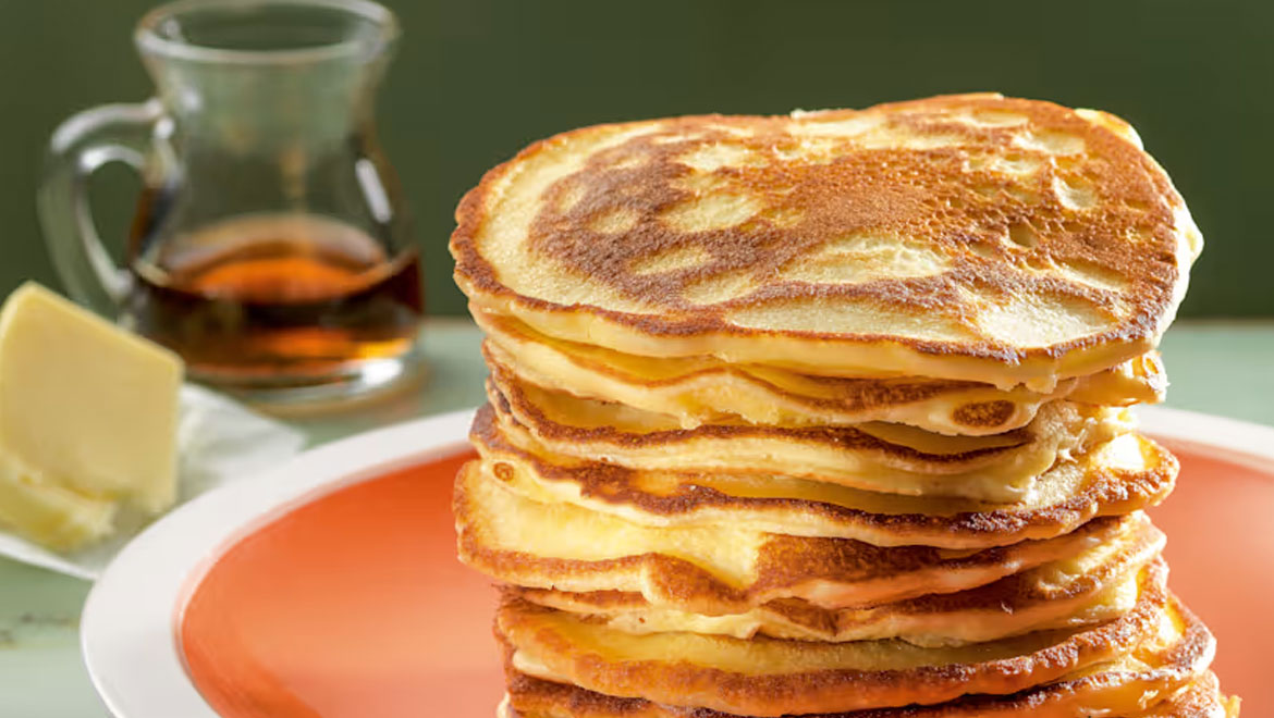 Αφράτα pancakes γιαουρτιού στο τηγάνι