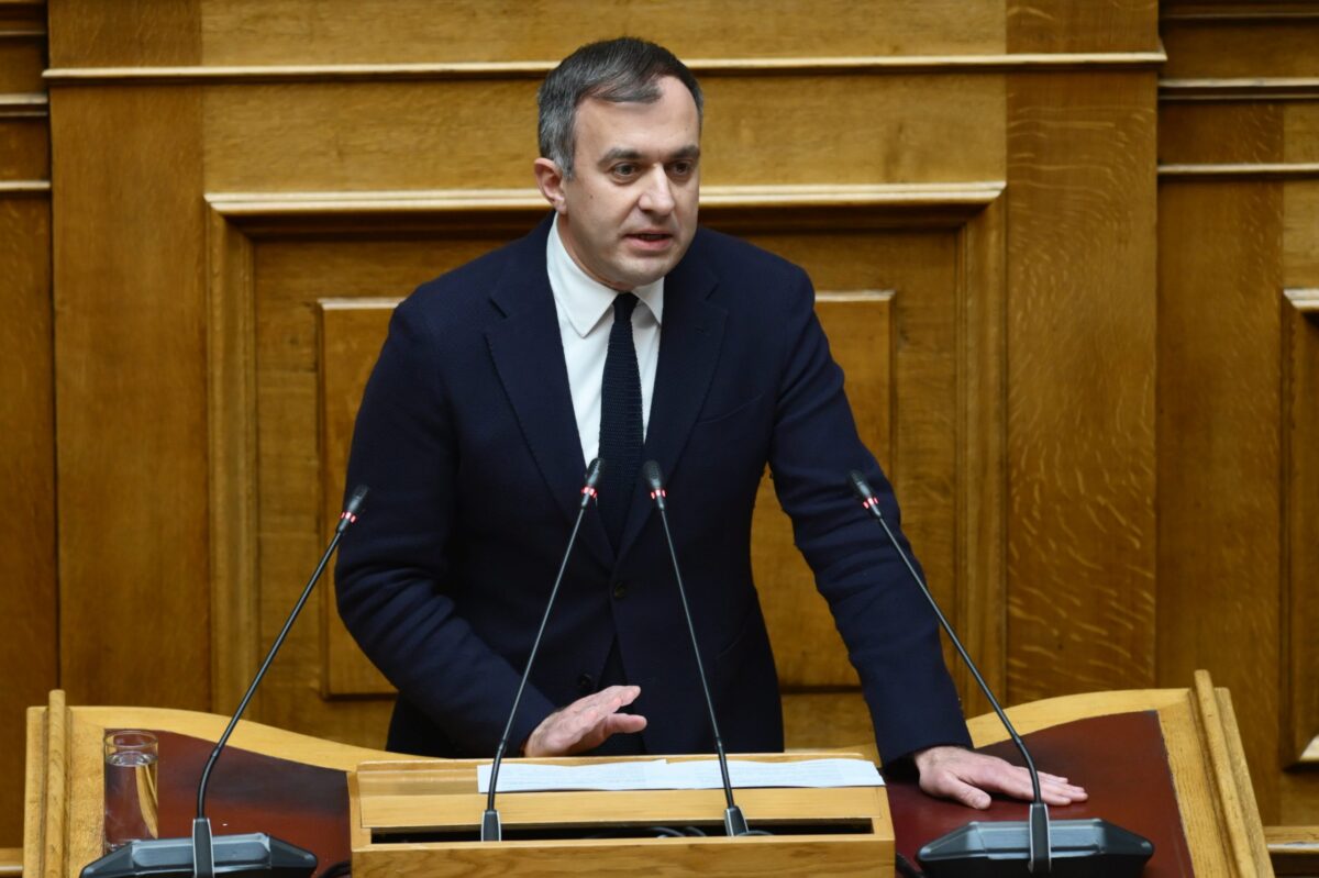 Χατζηβασιλείου: Καμία απόκλιση από τις εθνικές θέσεις – Και ο Α. Σαμαράς είχε μεταβεί στην Τουρκία για Ανώτατο Συμβούλιο Συνεργασίας