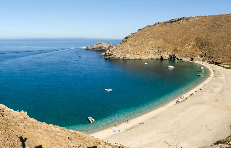 Η Άνδρος στην κορυφή των ιδανικών προορισμών που βρίσκονται κοντά στην Αθήνα