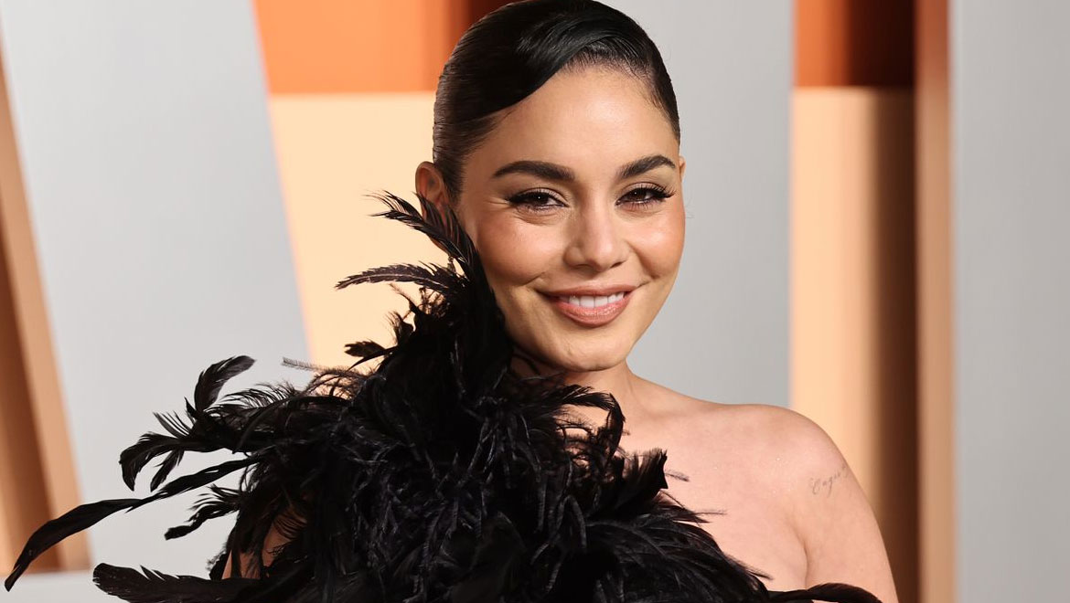 Ξέχνα τα κλασικά κόκκινα νύχια: Η Vanessa Hudgens προτείνει το πιο cool Valentine’s μανικιούρ
