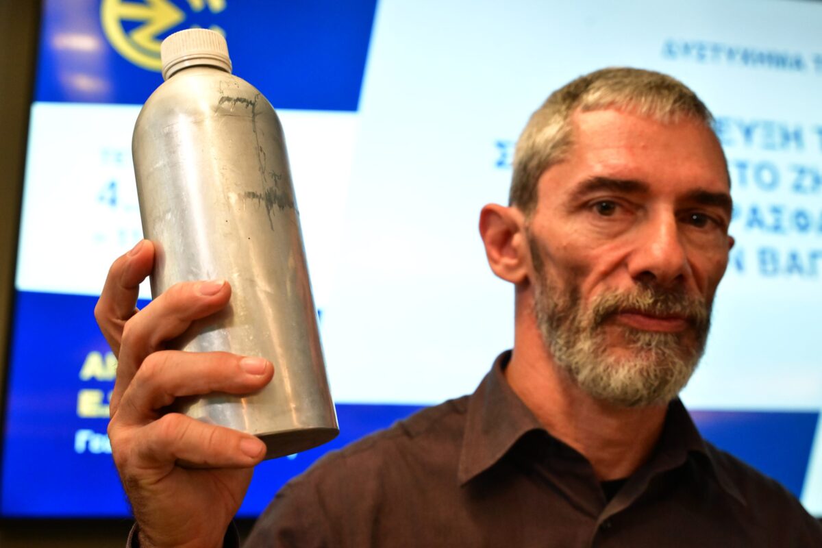 Τέμπη: Συνέντευξη των πραγματογνωμόνων των οικογενειών – Τα καθίσματα του τρένου δεν περιείχαν το προβλεπόμενο πυρίμαχο υλικό