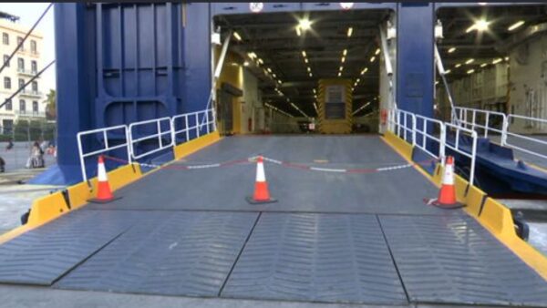 Απαγορευτικό απόπλου και μεγάλες καθυστερήσεις στα δρομολόγια πλοίων λόγω θυελλωδών ανέμων