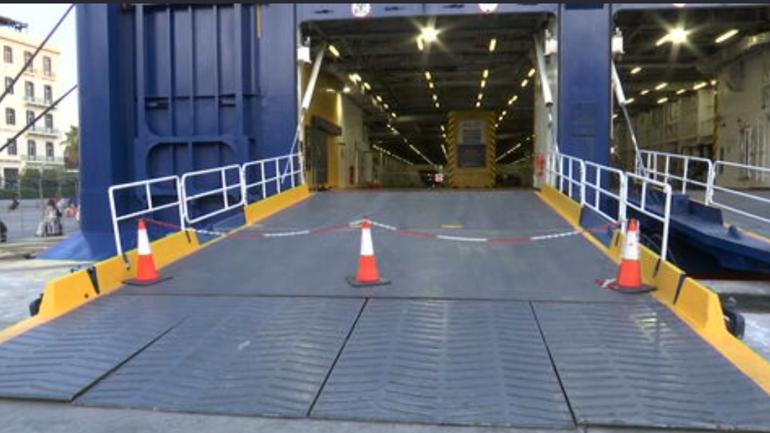 Απαγορευτικό απόπλου και μεγάλες καθυστερήσεις στα δρομολόγια πλοίων λόγω θυελλωδών ανέμων