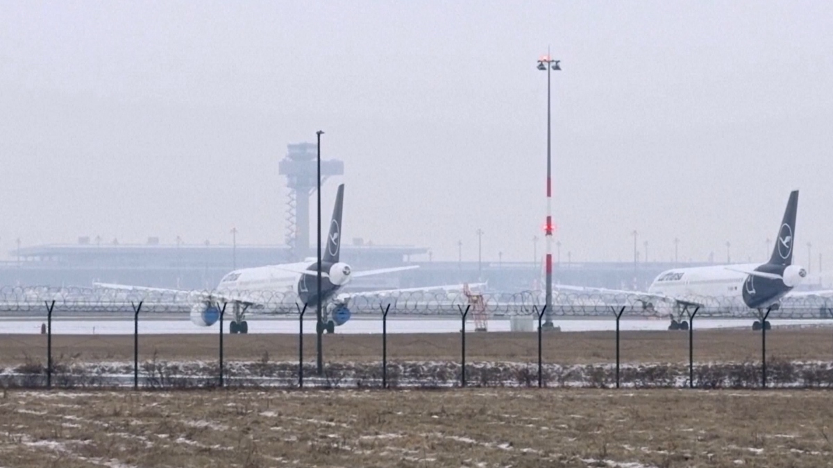 Γερμανία: Έκλεισε το αεροδρόμιο Βερολίνου – Συνεχίζεται η κακοκαιρία στα βορειοανατολικά