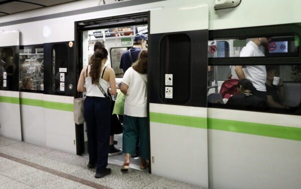 Μέσα Μαζικής Μεταφοράς: Αυξάνονται στα 100 ευρώ τα πρόστιμα – «Καμπάνες» έως 40.000€ για γκράφιτι