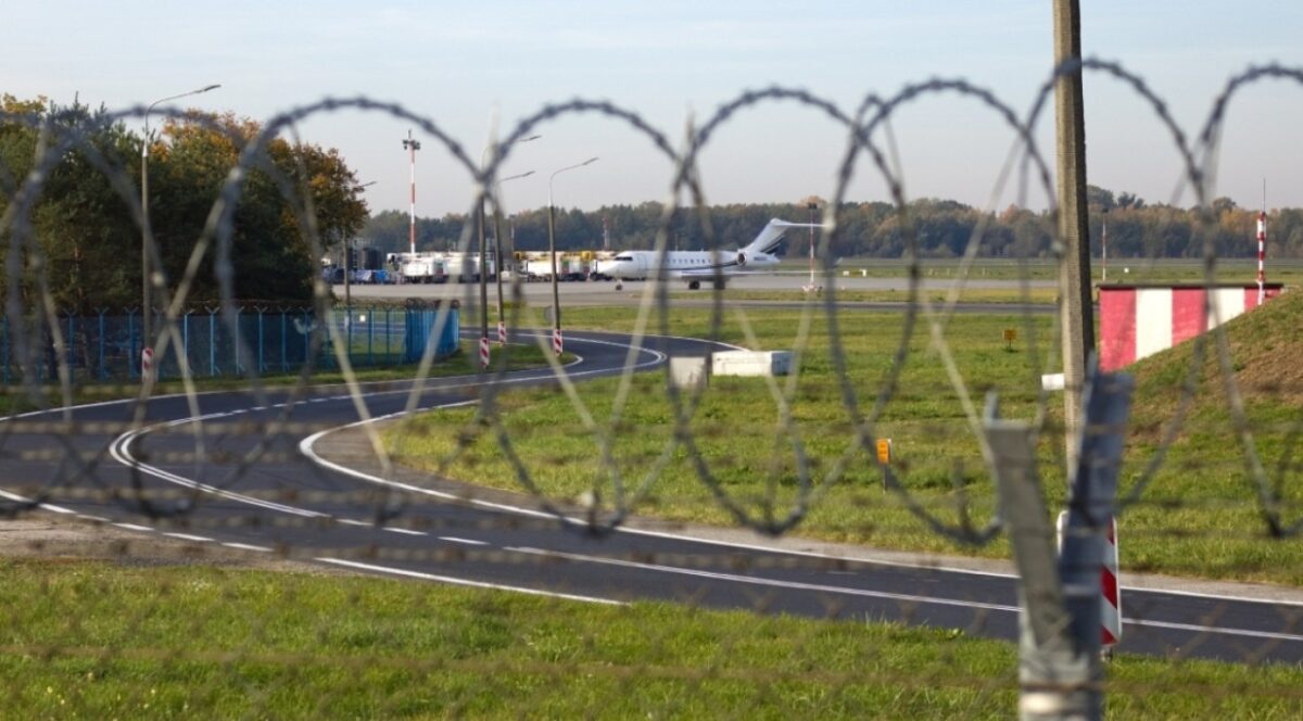 Συναγερμός στην Πολωνία: Έκλεισε ο εναέριος χώρος στα αεροδρόμια Λουμπλίν και Ρζεσόφ  λόγω «μη προγραμματισμένης στρατιωτικής δραστηριότητας»