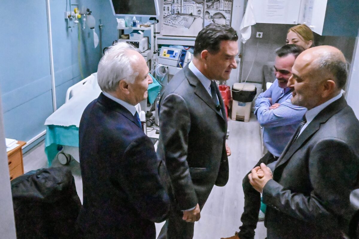 Επίσκεψη Γεωργιάδη στα νοσοκομεία Άργους και Ναυπλίου