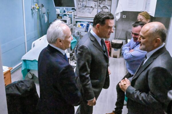 Επίσκεψη Γεωργιάδη στα νοσοκομεία Άργους και Ναυπλίου