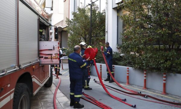 Καπνοί σε σούπερ μάρκετ στη Νέα Ιωνία – Στο σημείο η Πυροσβεστική