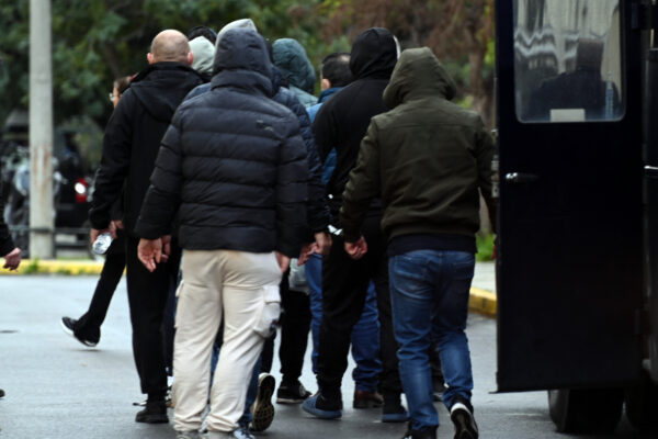 Στον ανακριτή 13 από τους 26 κατηγορούμενους για το κύκλωμα με τα λαθραία τσιγάρα – Βαρύ το κατηγορητήριο για τους συλληφθέντες