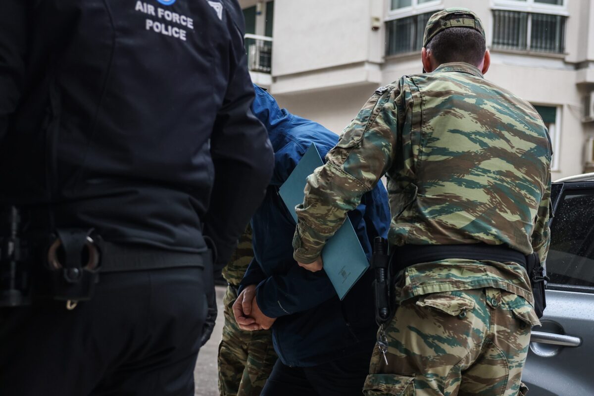 Μαραθώνια απολογία του συλληφθέντος σμήναρχου στο Αεροδικείο Αθηνών