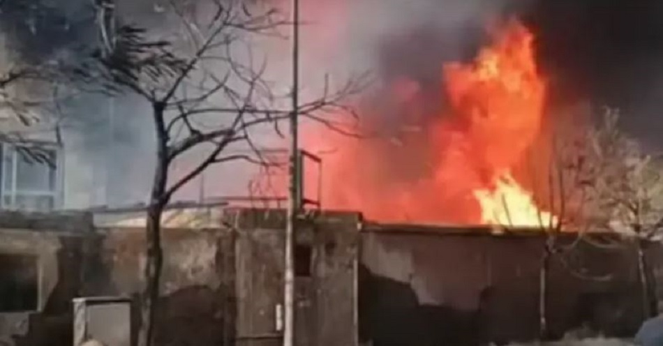 Αίγυπτος: Πυρκαγιά σε εργοστάσιο με χημικά – Δηλητηρίαση εργαζόμενων από τους καπνούς και τις αναθυμιάσεις