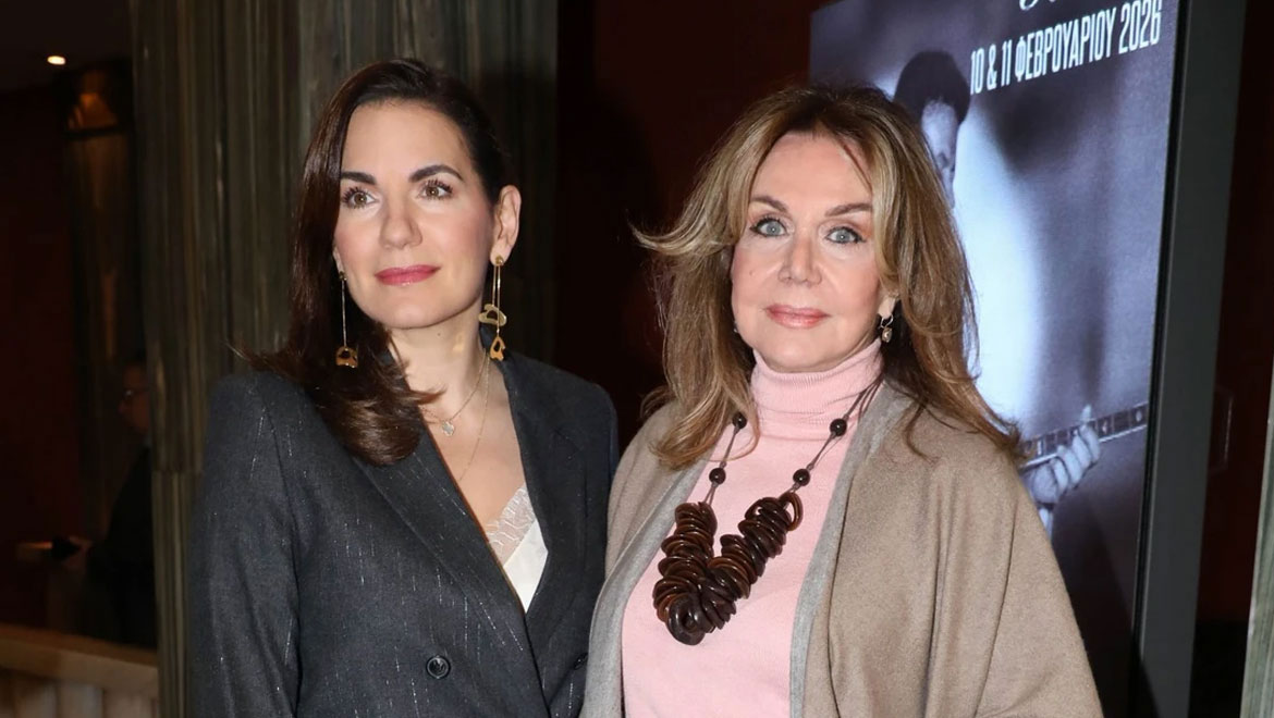 Όλγα Κεφαλογιάννη και Αγάπη Πολίτη: Κομψές και διαχρονικές – Μαγνήτισαν στο Θέατρο Παλλάς