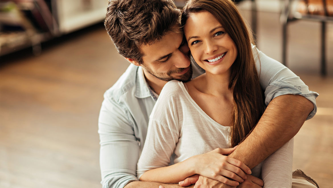 Αυτή είναι η θεωρία που δείχνει αν ο σύντροφός σου σε θέλει