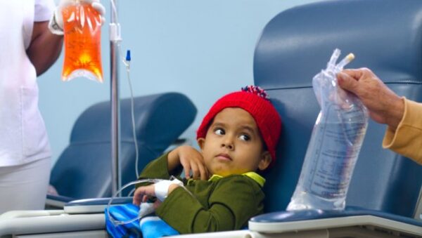 Πλήρη ίαση στον παιδικό καρκίνο σε 4 από τα 5 παιδιά