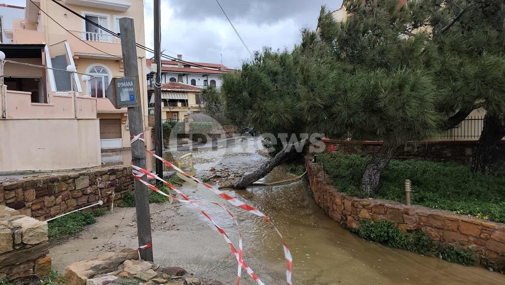 Δρόμοι ποτάμια, πλημμυρισμένα σπίτια και μεγάλες καταστροφές: Ηλεία, Αχαΐα, Ήπειρος, Κρήτη και Χίος δοκιμάστηκαν από την κακοκαιρία