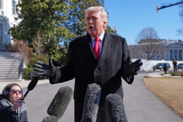 Τραμπ: Η Ρωσία θέλει συμφωνία και ο Ζελένσκι πρέπει να κινηθεί, διαφορετικά θα χάσει μεγάλη ευκαιρία