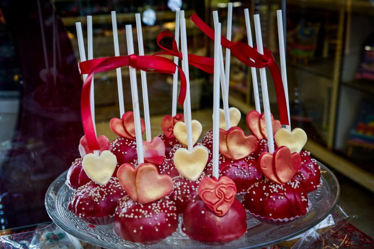 Εορτολόγιο: Ποιοι γιορτάζουν στις 14 Φεβρουαρίου