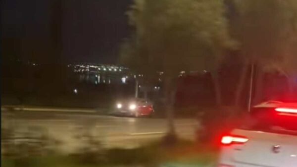 Λεωφόρος Σχιστού: Οδηγός κινήθηκε για 1,5 χιλιόμετρο με την όπισθεν στη ΛΕΑ για να αποφύγει την κίνηση