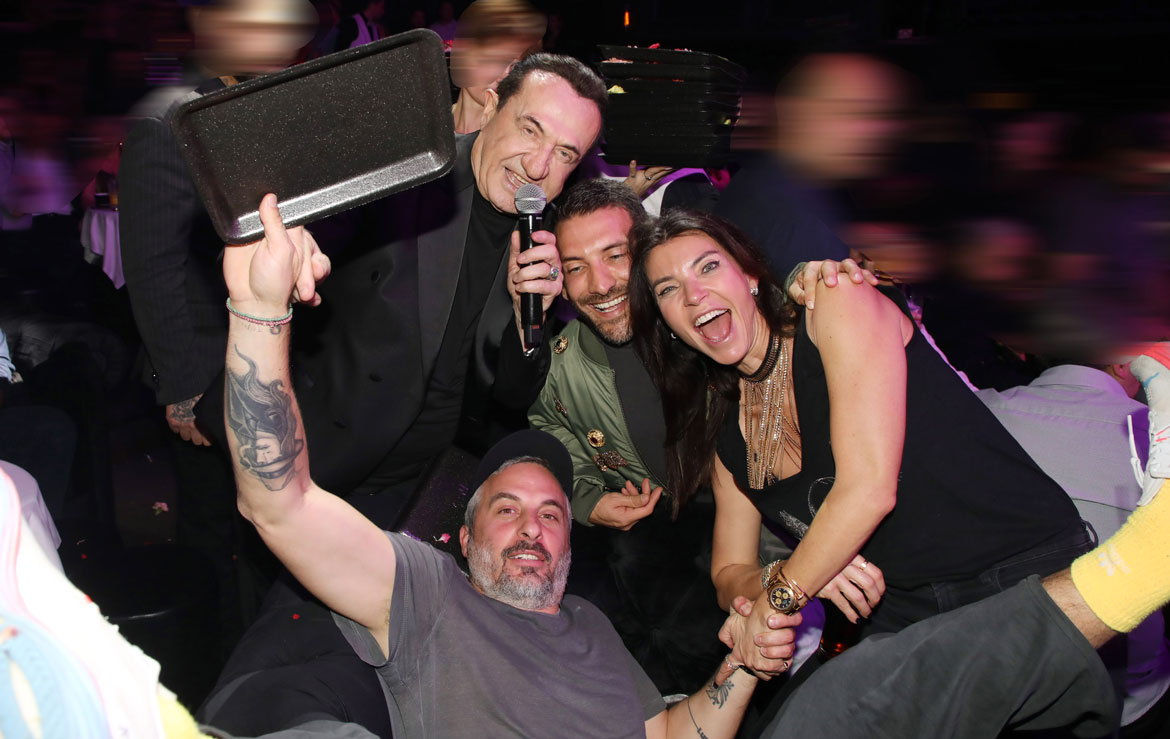 Μαρίνα Βερνίκου: Τα “έσπασε” στα μπουζούκια με τον πρώην της Σοφίας Καρβέλα – Φωτογραφίες