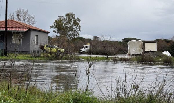Βράχος απειλεί να πέσει σε σπίτια στο Κατάκολο – Κατέρρευσε πρόσοψη σπιτιού στη Μεσσήνη από την έντονη βροχόπτωση