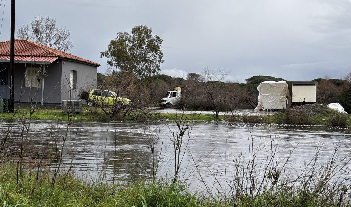 Βράχος απειλεί να πέσει σε σπίτια στο Κατάκολο – Κατέρρευσε πρόσοψη σπιτιού στη Μεσσήνη από την έντονη βροχόπτωση