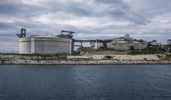 Ενεργειακός κόμβος η Ελλάδα για τις ΗΠΑ: Η ειδική αναφορά στη συνεργασία των δύο χωρών και τα εύσημα για τον Κάθετο Διάδρομο