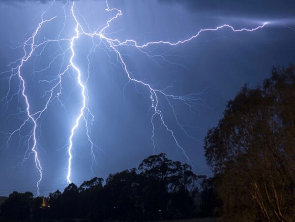 Iσχυρές καταιγίδες αναμένονται τις επόμενες ώρες – Ποιες περιοχές θα βρεθούν στο επίκεντρο της κακοκαιρίας