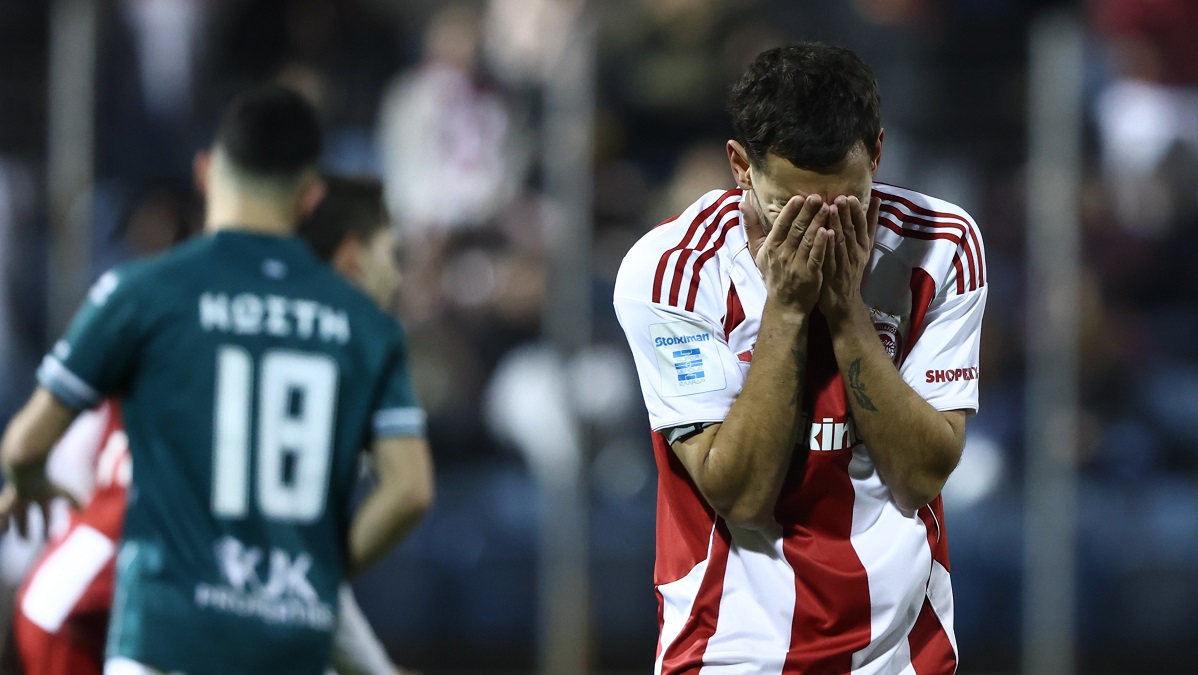 Ο Ολυμπιακός “κόλλησε” απέναντι στον Λεβαδειακό των δέκα παικτών