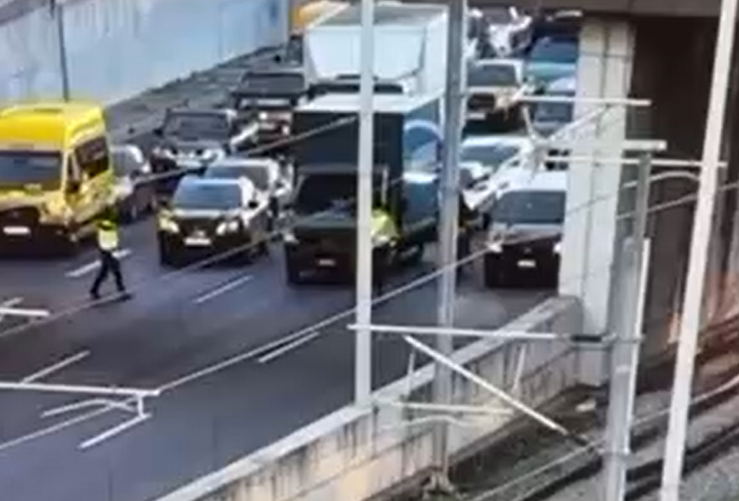 Αττική Οδός: Παρατείνονται οι κυκλοφοριακές ρυθμίσεις έως και την 06.00 ώρα της16-2-2026 – Αποκλεισμός στις εισόδους προς Αεροδρόμιο