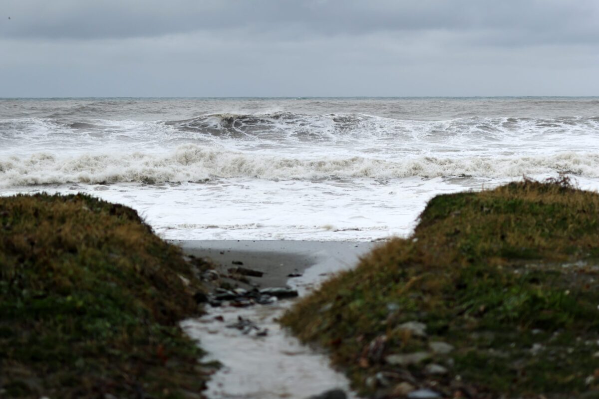 Καιρός: Σε ποιες περιοχές παραμένει η πορτοκαλί προειδοποίηση – Επικαιροποίηση έκτακτου δελτίου