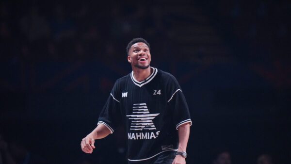 Αντετοκούνμπο: «Είμαι αφοσιωμένος στους Μπακς, δεν θα πω ποτέ ότι θέλω να φύγω»