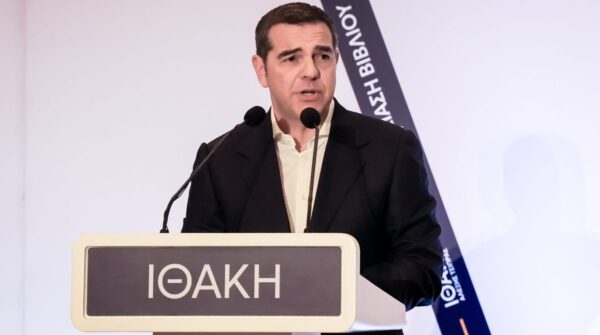 Τσίπρας από Λάρισα: «Εσείς λέτε βγες μπροστά, εγώ απαντώ τώρα είναι η ώρα του μαζί»