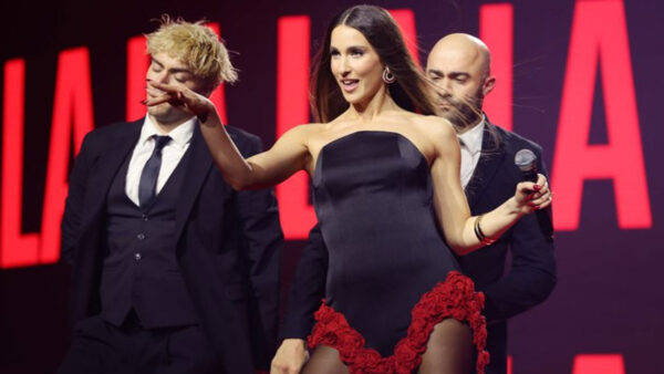 Evangelia: Το «Paréa» και επίσημα στην παρέα μας