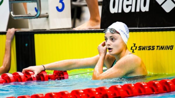 Νεφέλη Μπιλανάκου: Ζωγραφίζει έξω και μέσα στην πισίνα…