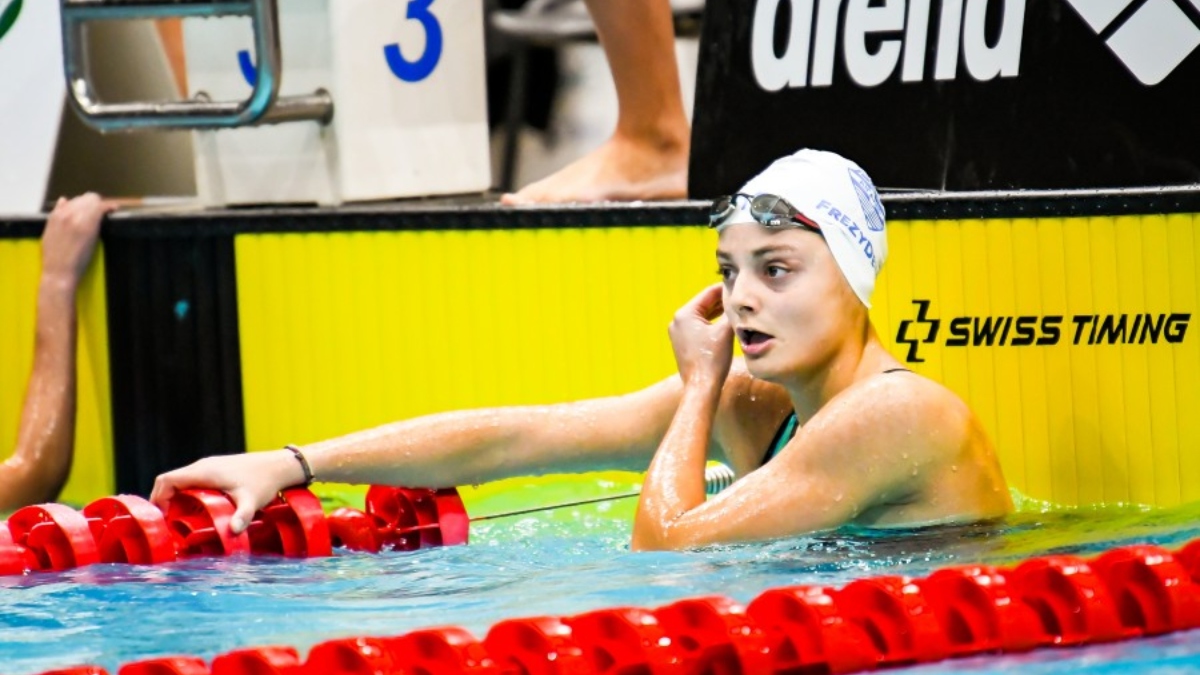 Νεφέλη Μπιλανάκου: Ζωγραφίζει έξω και μέσα στην πισίνα…