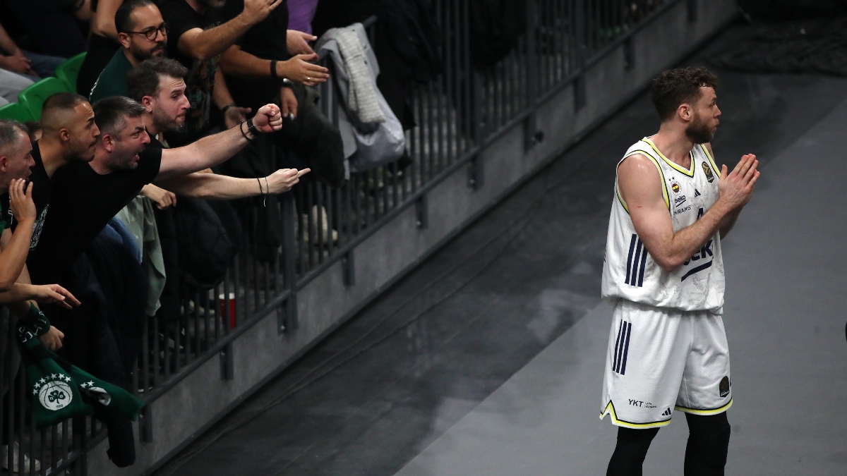 Χειρουργείο ο Μέλι, προβληματισμός στη Φενέρμπαχτσε