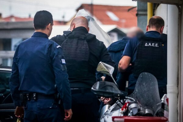 Ολοκληρώθηκε η μαραθώνια η απολογία του ιδιοκτήτη της «Βιολάντα»: «Είμαι συγκλονισμένος, δεν γνώριζα» – Εν αναμονή της απόφασης ανακριτή και εισαγγελέα