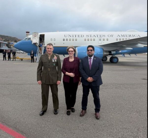 Επίσκεψη του επικεφαλής του SOUTHCOM στη Βενεζουέλα – Συνάντηση με Ντέλσι Ροντρίγκες