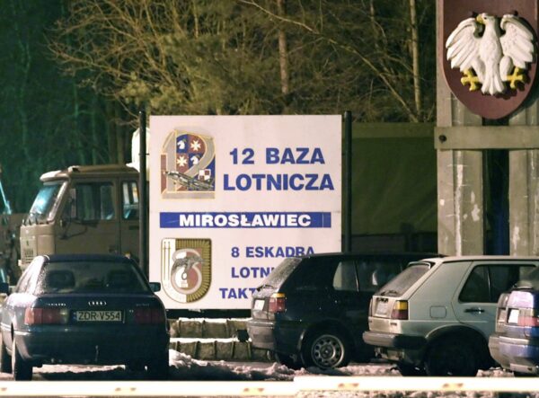 Η Πολωνία απαγορεύει την είσοδο κινεζικών οχημάτων σε στρατιωτικές εγκαταστάσεις  – Φόβοι για διαρροή πληροφοριών