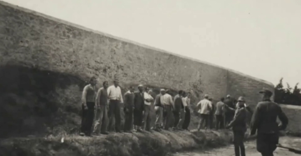 Το νομικό «όπλο» της Ελλάδας για τις φωτογραφίες της Καισαριανής: Τι σημαίνει η ανακήρυξη σε «μνημείο» – Οι συγκλονιστικές μαρτυρίες των συγγενών στο ΕΡΤnews